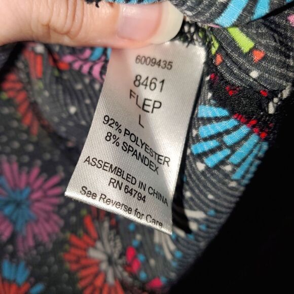 MED COUTURE BURST PRINT MULTICOLORED SCRUB TOP SIZE LARGE - Picture 5 of 6